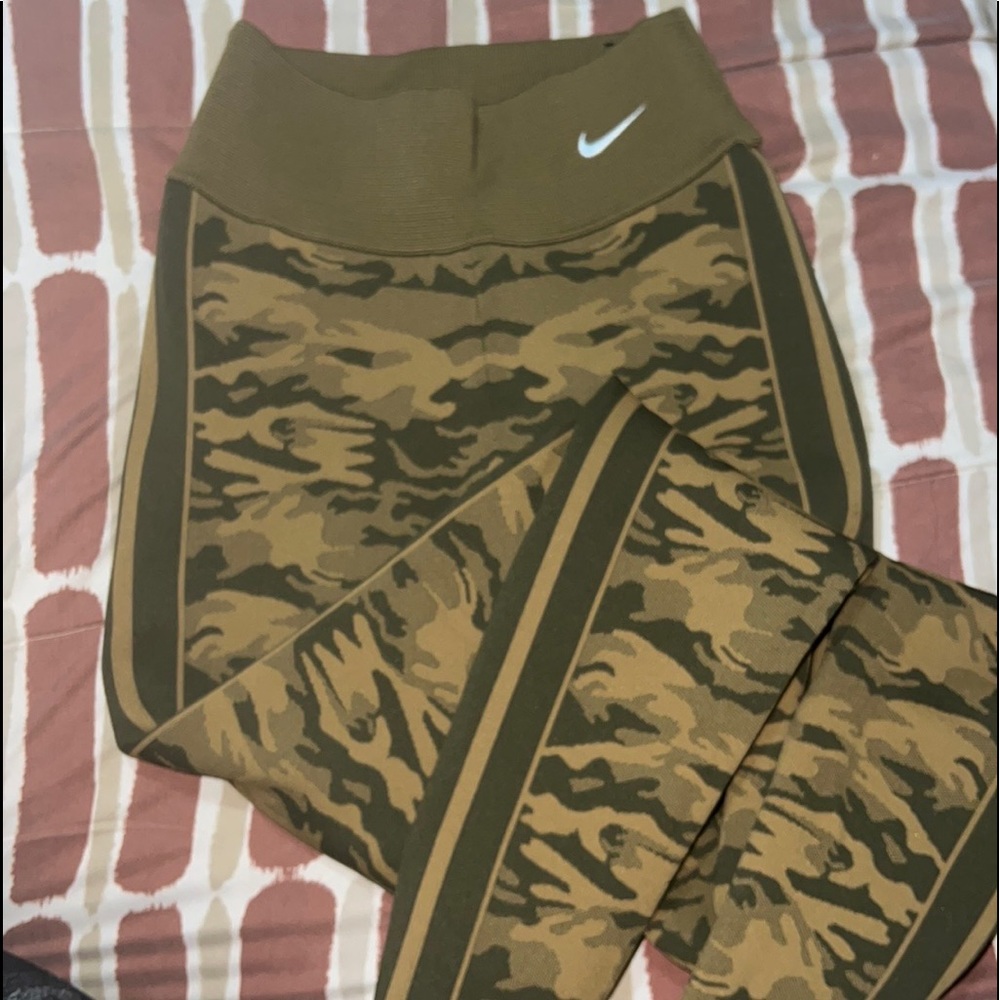 Nike legging.